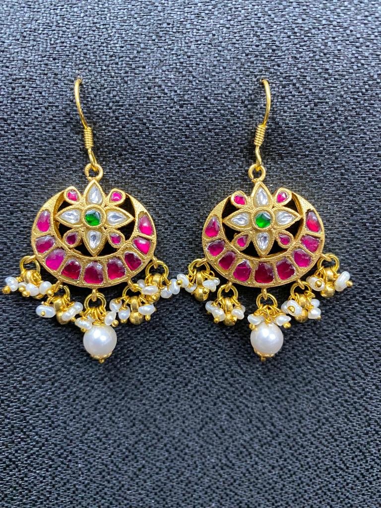 silver jewelry manufacturing, JSS Jeweller, wholesale buyers, craftsmanship, high-quality jewelry, traditional craftsmanship, modern technologies